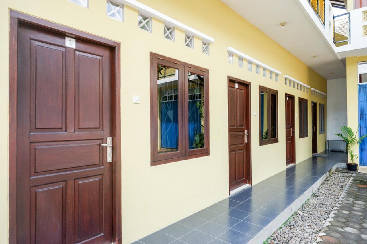 Hotel Reddoorz Syariah Near Exit Tol Krapyak Semarang Exterior foto