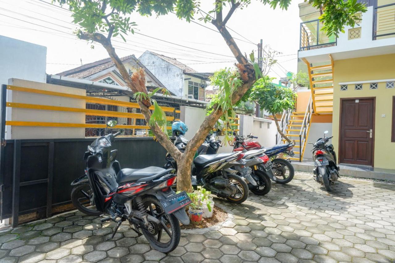 Hotel Reddoorz Syariah Near Exit Tol Krapyak Semarang Exterior foto